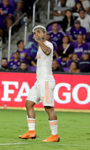 Martínez scores in an MLS-record 12th straight appearance